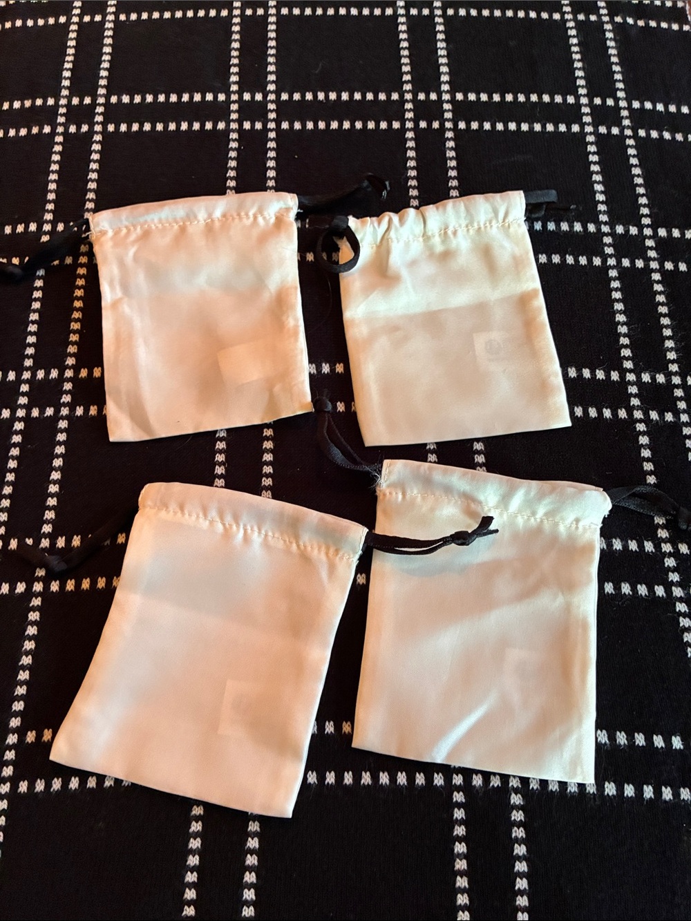 4x kate spade cream drawstring jewelry pouches with black logo new dust bags - Picture 4 of 4